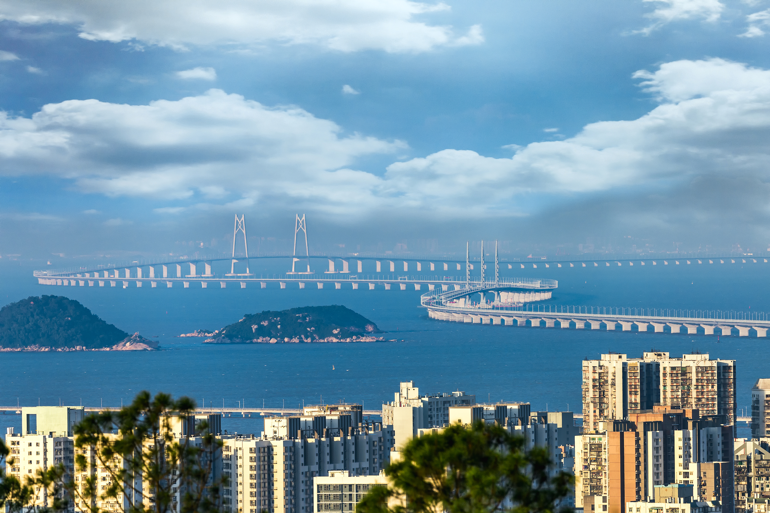 港珠澳大桥：因为它，中国完成了不可能完成的任务